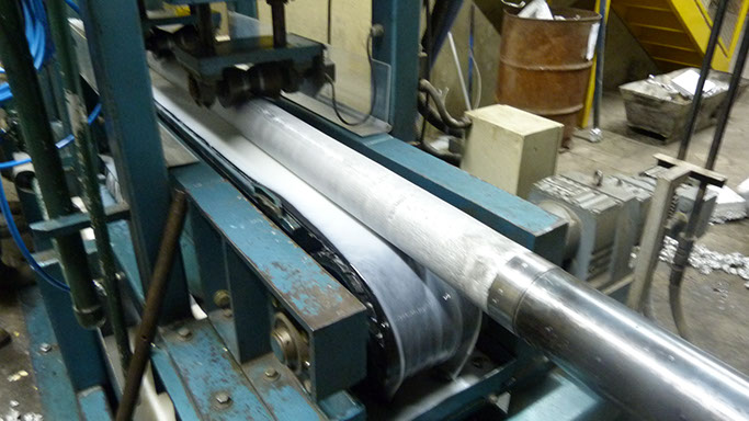 Processo de produção de barras e tarugos de alumínio em processo contínuo